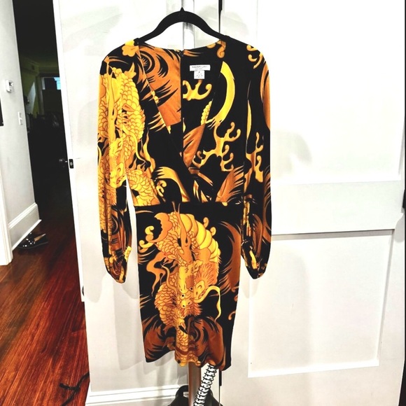 Nieves Lavi Dresses & Skirts - Nieves Lavi NY, Women's Silk V-neck Dress, Yellow/Black Print, Size 6